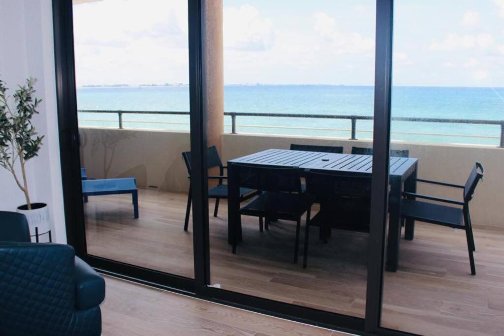 Luxury Ocean Front Seadreams 2 With 7 Mile Beach Views West Bay المظهر الخارجي الصورة